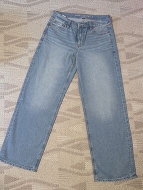 AMERICAN EAGLE STOVEPIPE JEANS SIZE 4 BRAND NEW strigrid. inseam 30 high waisted